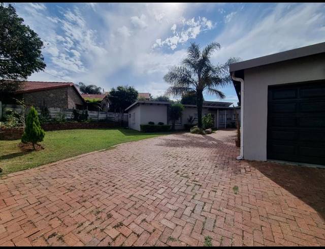 4 BEDROOM HOUSE FOR SALE IN GARSFONTEIN